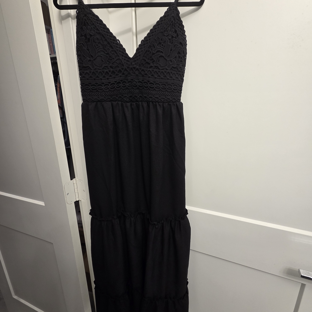 Elegant Black Lace Maxi Dress